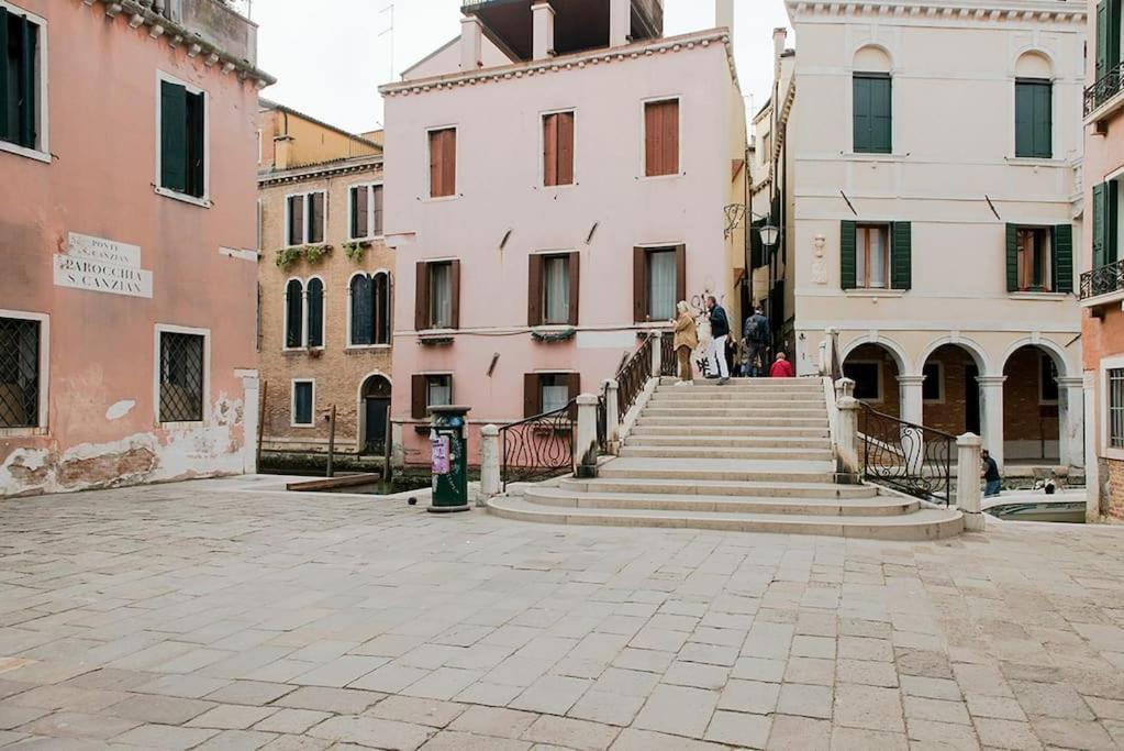 Delightful At 5 Mins From Rialto Bridge Apartment Venedig